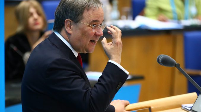 Armin Laschet hält eine Rede